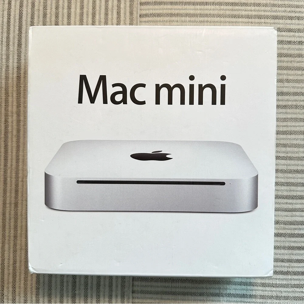Apple Mac Mini 2.4 GHz A1347 - Silver